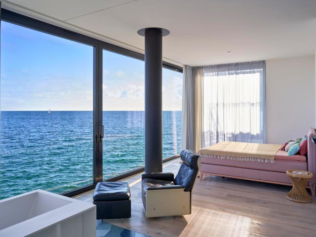 Strandvilla Auf der Ostsee - Masterbedroom mit Badezimmer 