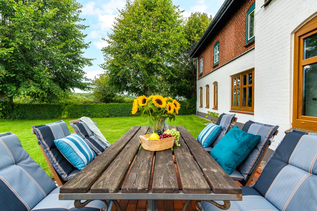 Hohe Luft EG - Terrasse mit Garten 